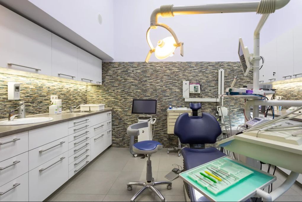 All-on-4 dental implants: dentist in Budapest, Hungary