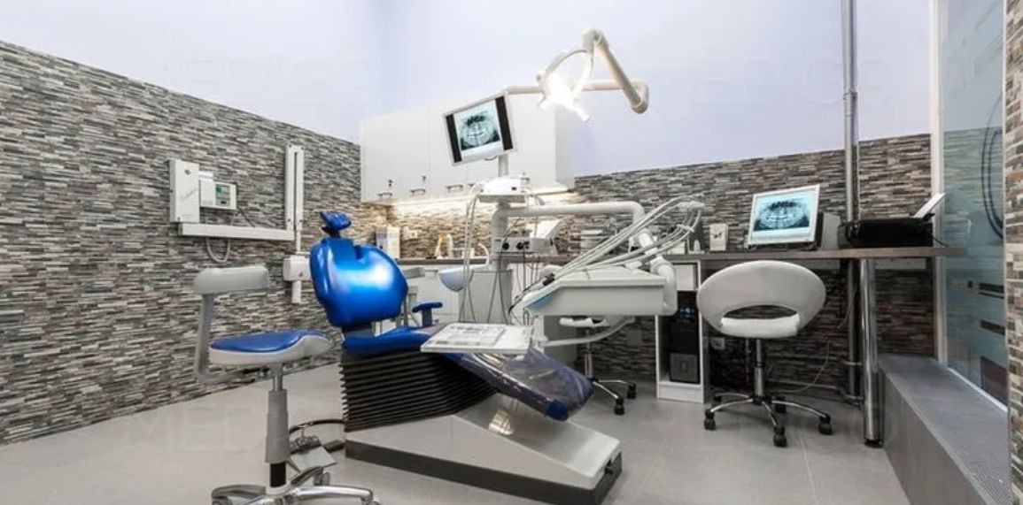Dental treatment abroad: Budapest, Hungary for implants, crowns & bridges